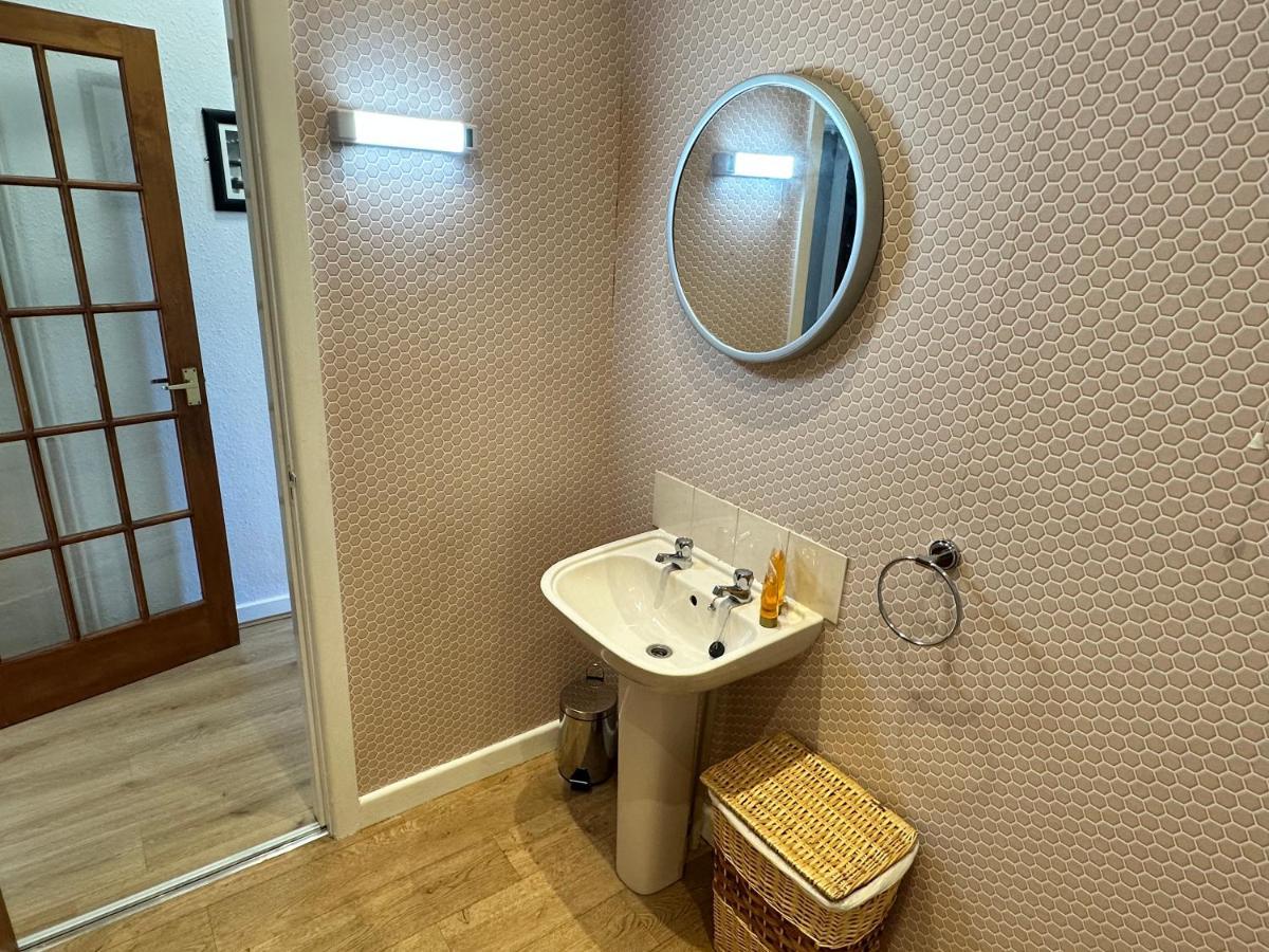 Spacious One Bedroom Apartment In Central Location ليثام سانت أنيه المظهر الخارجي الصورة